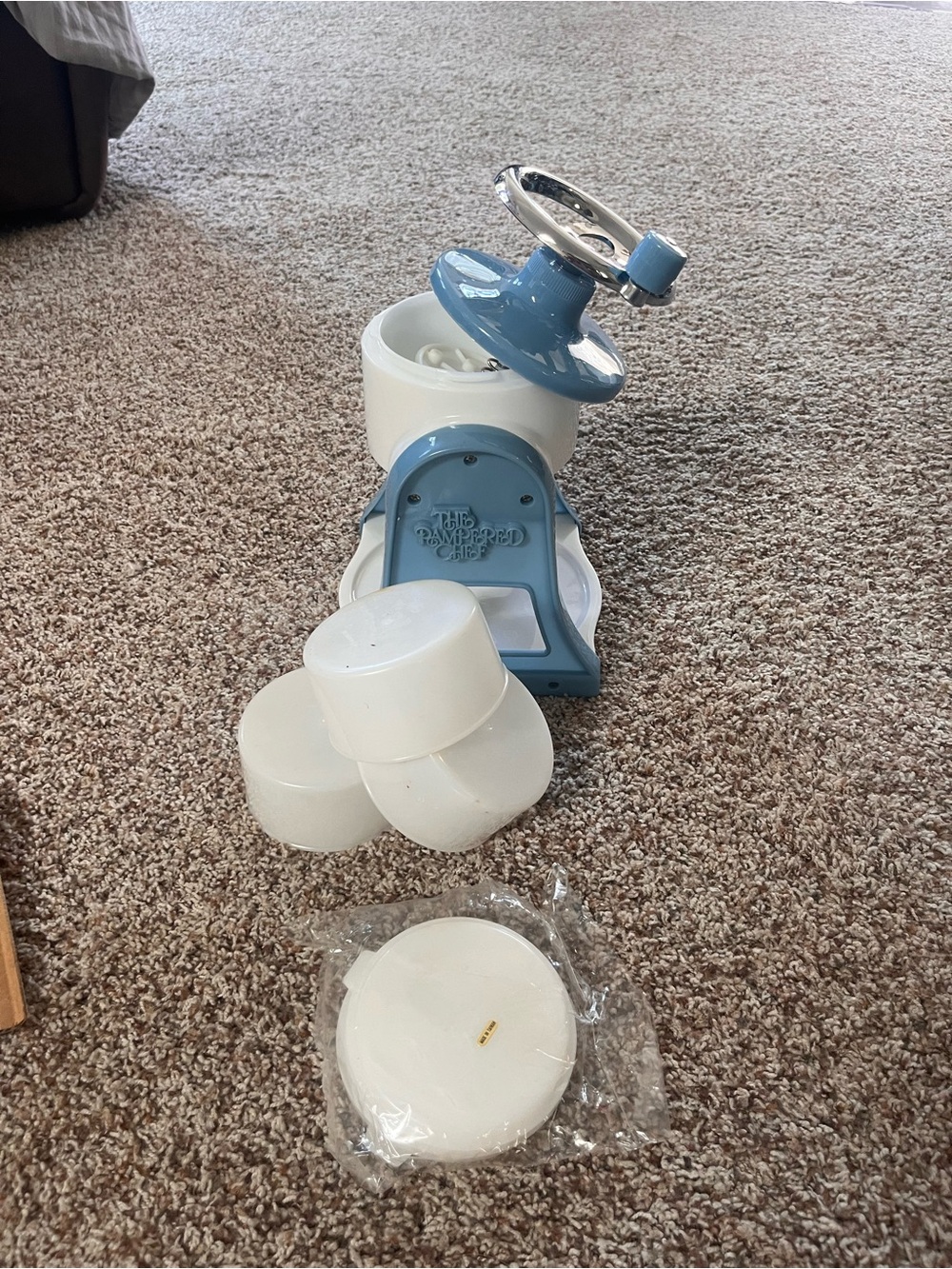 The Pampered Chef Blue & White Manual Ice Shaver